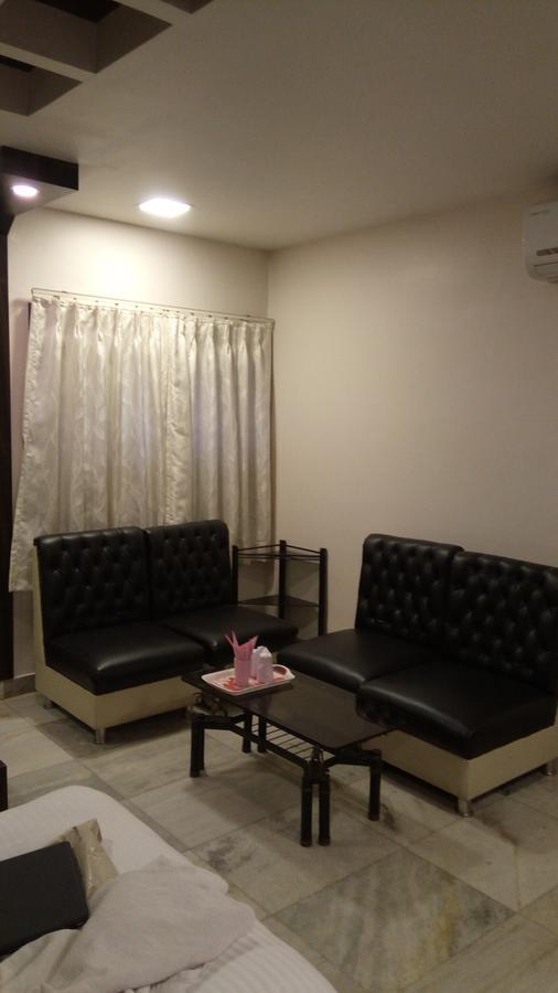 Continental Lodge Ingraj Bazar Экстерьер фото
